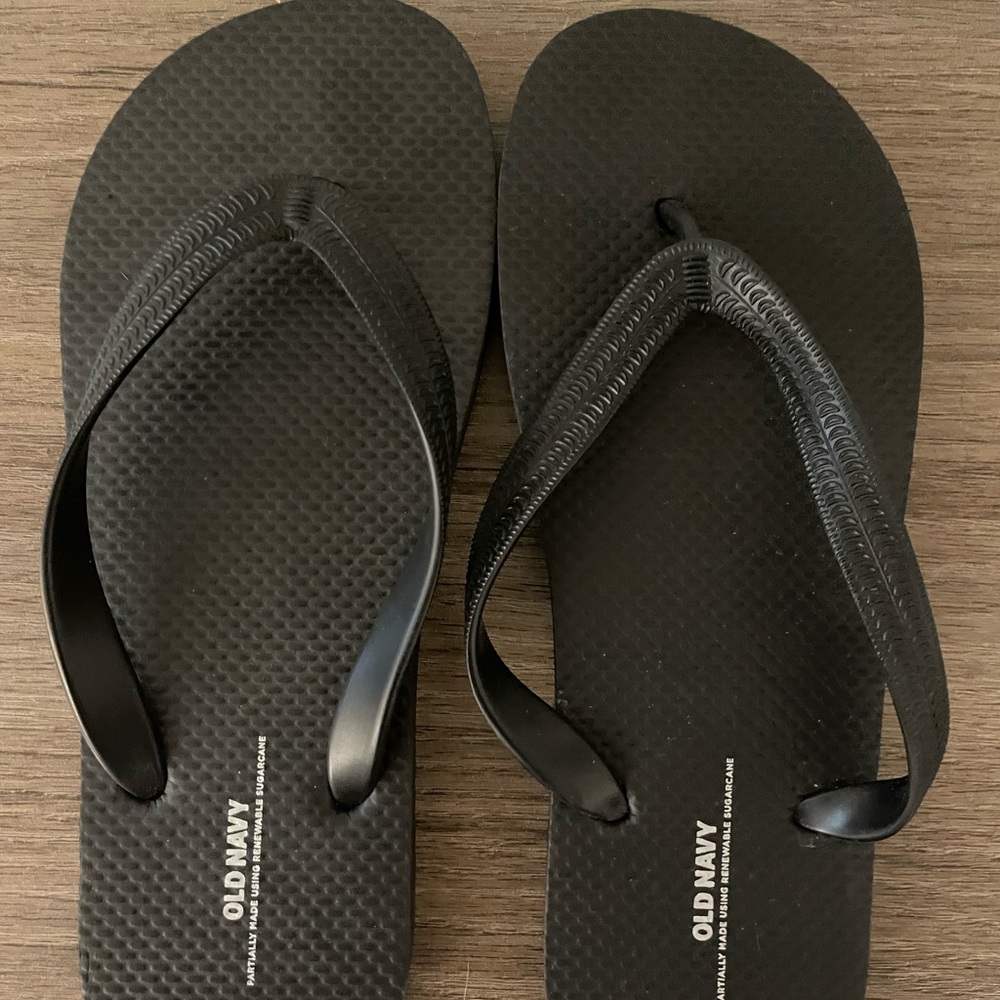 Old Navy Black Flip Flop Sandals Unisex Size 6/7 Casual Beach Pool Summer Shoes